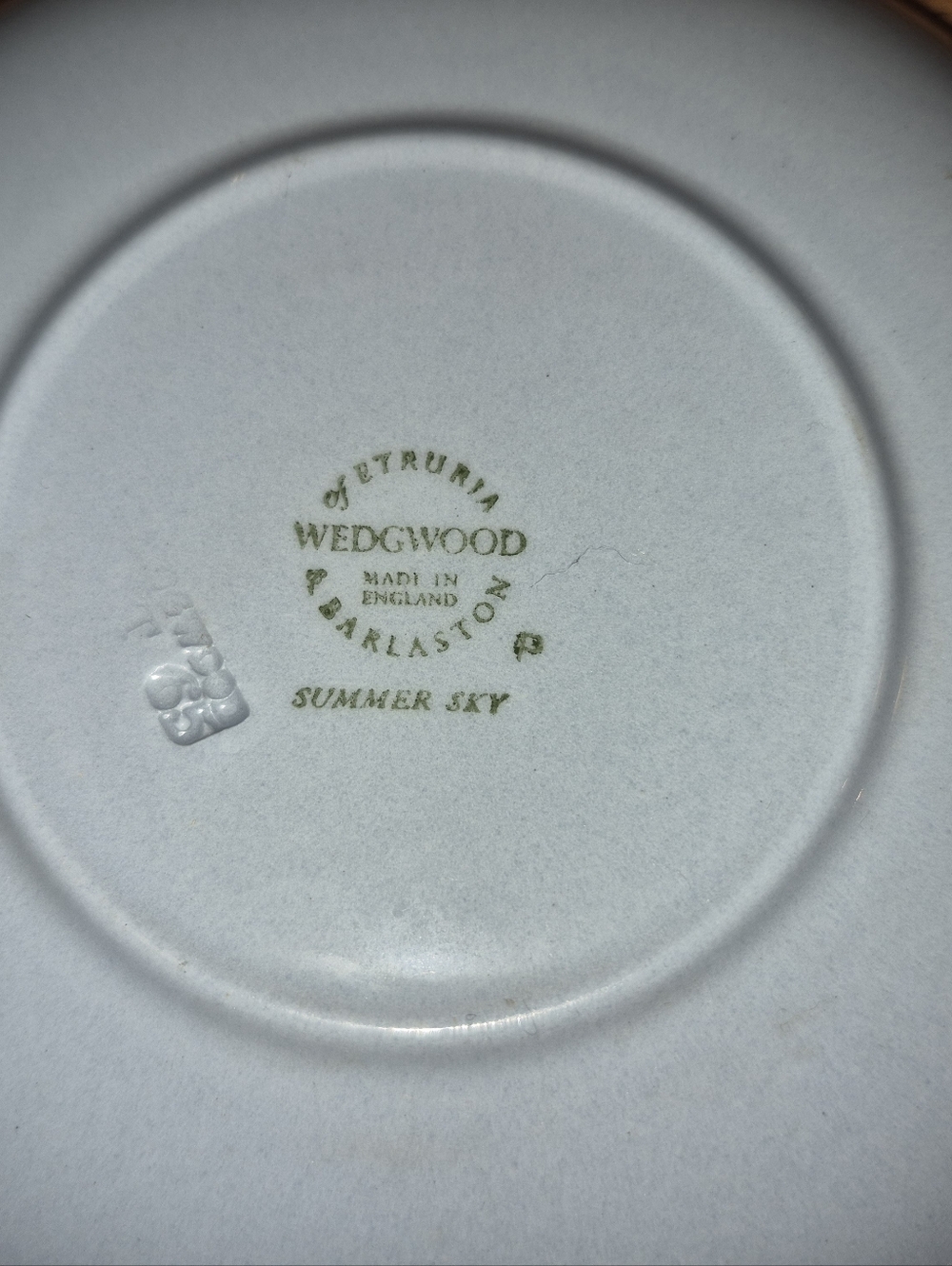 1950s WEDGWOOD QUEENSWARE Blue on Cream Footed Demitasse small Cup & Saucer - Picture 4 of 4